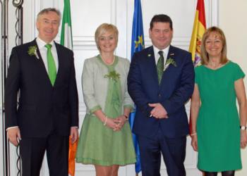 El secretario de Estado irlandés, en la recepción del Día de San Patricio en Madrid