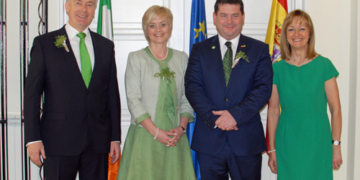 El secretario de Estado irlandés, en la recepción del Día de San Patricio en Madrid