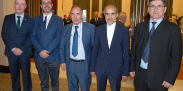 Empresarios y académicos en el aniversario de la Revolución de Irán