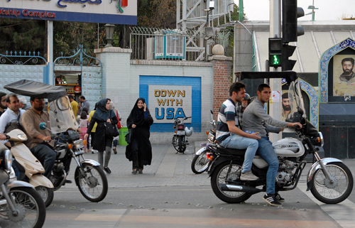 Dastis estudia realizar en febrero su aplazado viaje a Irán