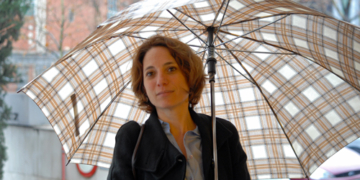 «En la diplomacia la brecha hombre-mujer está en categorías laborales»