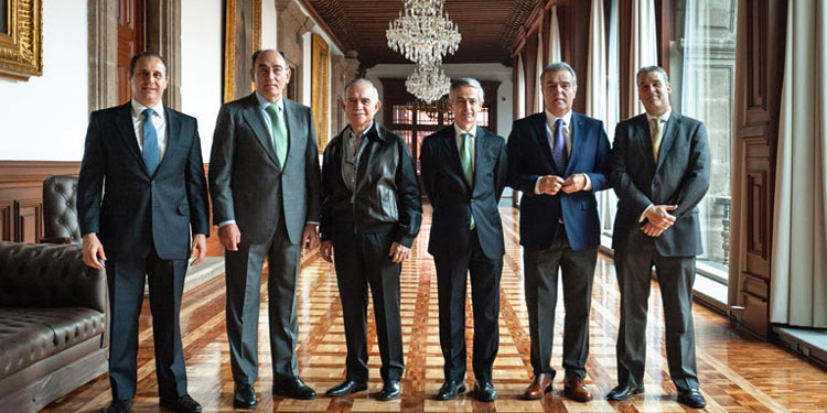 José Manuel Madero, miembro del Consejo para el Fomento a la Inversión, el Empleo y el Crecimiento Económico; Ignacio Galán, presidente de Iberdrola; Alfonso Romo, jefe de la Oficina de Presidencia; Enrique Alba, CEO de Iberdrola México; Francisco Cervantes, presidente de CONCAMIN e Iván Rivas, director general de la Subjefatura de la Oficina de Presidencia./ Foto: Iberdrola México