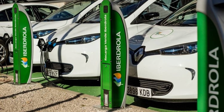Iberdrola y BP invertirán 1.000 millones en 11.700 puntos de recarga rápida en España y Portugal
