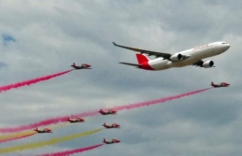 Iberia celebra sus 90 años de historia con una exhibición aérea en Cuatro Vientos