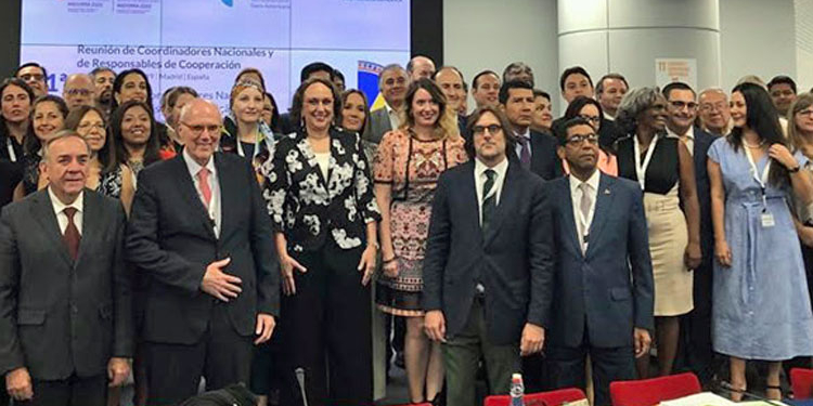 Foto de familia de los asistentes a la reunión./ Foto: SEGIB