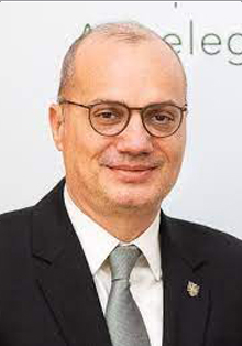 Conferencia del ministro de Exteriores de Albania en la Escuela Diplomática