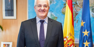 El secretario de Estado de Exteriores culmina su gira por Oriente Próximo