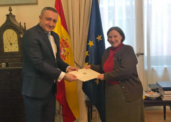 El nuevo embajador de Georgia presenta sus Copias de Estilo
