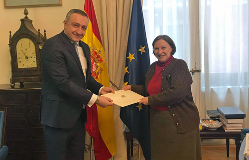El nuevo embajador de Georgia presenta sus Copias de Estilo