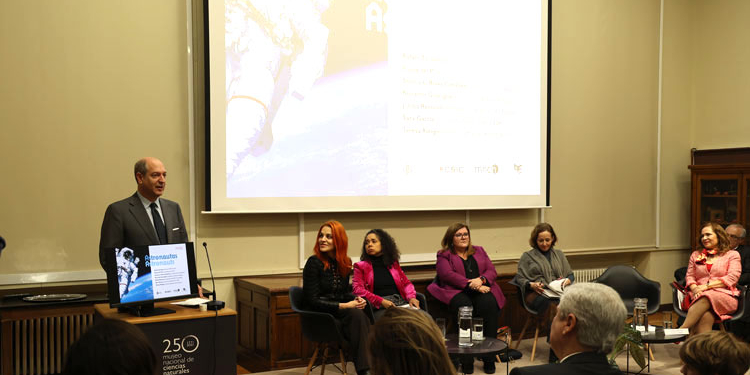 Los embajadores de Italia y Estados Unidos inauguran la exposición ‘Astronautas’