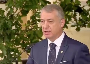 El Gobierno vasco expresa por carta a Albares su malestar por relegar el euskera