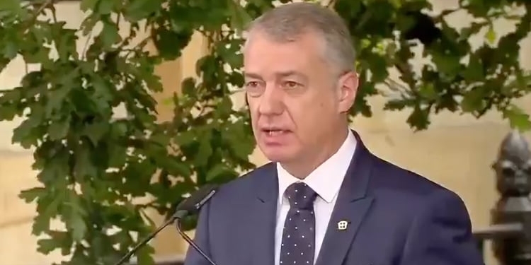 El Gobierno vasco expresa por carta a Albares su malestar por relegar el euskera