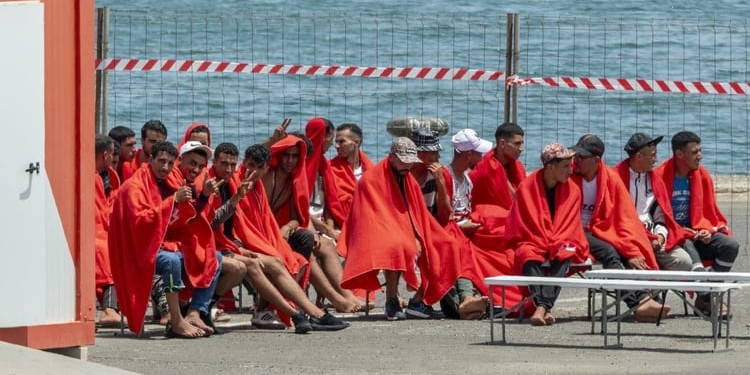 Más de 900 migrantes llegan a Canarias en las últimas horas