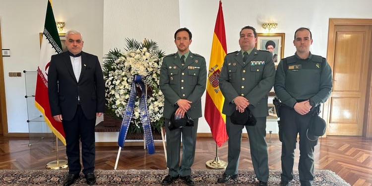 La Embajada de Irán rinde homenaje a los guardias civiles asesinados en Barbate