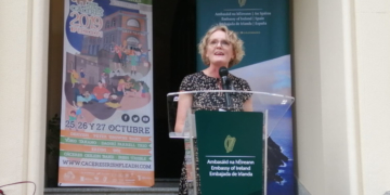 La embajadora de la República de Irlanda, Síle Maguire, durante la presentación del festival / Foto: J.D. Latorre