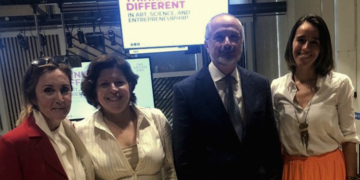 El embajador Daniel Kutner y su esposa, junto a las organizadoras del evento. / Foto: AC