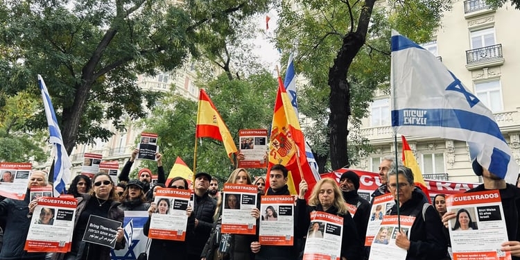 Manifestantes pro-Israel reclaman a Qatar que ayude a liberar a los rehenes de Hamás