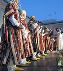 Casa Árabe presenta un pasacalles de música marroquí en el Retiro de Madrid