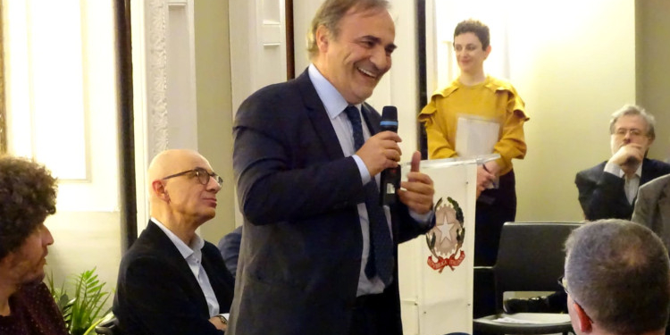 El Secretario de Estado de Asuntos Exteriores, Ricardo Merlo, anuncia la apertura de una nueva agencia consular en Tenerife. / Foto: @ItalyinSPA