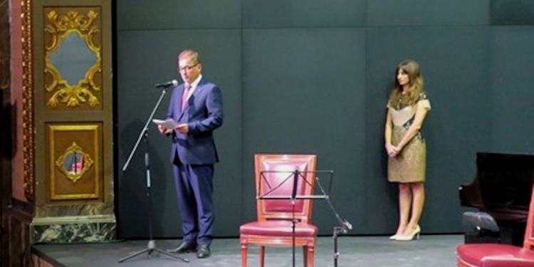 El embajador checo Ivan Jančárek, dirigiéndose a los invitados en el día nacional de Chequia. / Fotos: AC y Embajada de República Checa.