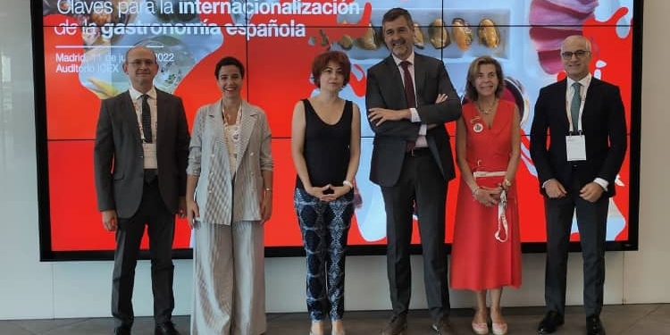 ICEX y la FEV renuevan su alianza para impulsar la internacionalización del vino español