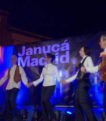 Celebra la Janucá judía en la Plaza de la Villa de Madrid
