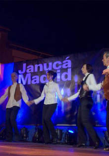 Celebra la Janucá judía en la Plaza de la Villa de Madrid