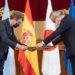 El embajador de Japón impone la Orden del Sol Naciente a Alberto Nuñez Feijóo