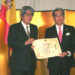 El embajador del Japón distingue al presidente de Mitsubishi España