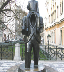 El pintor y escultor Jaroslav Róna se exhibe en el Centro Sefarad-Israel