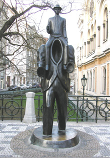 El pintor y escultor Jaroslav Róna se exhibe en el Centro Sefarad-Israel