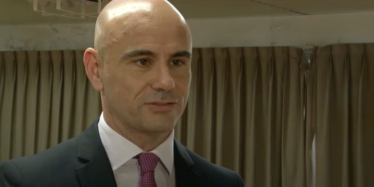 Un diplomático pide a sus compañeros que reaccionen ante la ley de amnistía