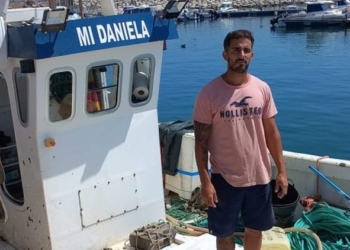 Un pescador citado a juicio en Gibraltar se queja del silencio del Gobierno español