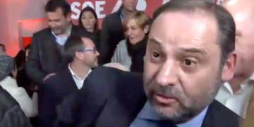 El ministro José Luis Ábalos, ayer con los periodistas.