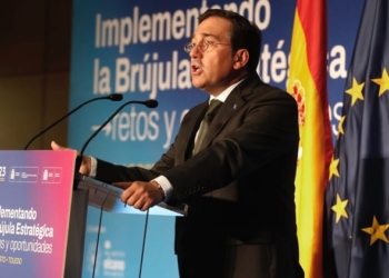 Albares apela a consolidar «líneas de defensa» en la UE ante la «amenaza» de Rusia