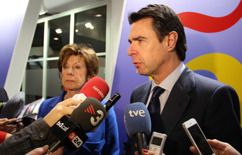 Moncloa usa de cortafuegos al ex ministro Soria para salvar las elecciones