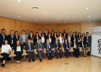 Barón defiende la integración iberoamericana ante los futuros líderes de la región