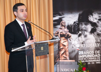 La Embajada de Azerbaiyán conmemora el 29º aniversario del genocidio de Jodyalí