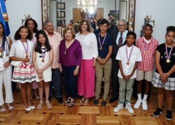 La Embajada de la República Dominicana entrega los Premios al Mérito Escolar 2023
