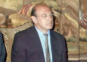 Dastis cesa a un cónsul español por «negligencias» en el desempeño de su cargo