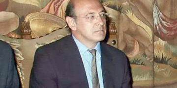 Dastis cesa a un cónsul español por «negligencias» en el desempeño de su cargo