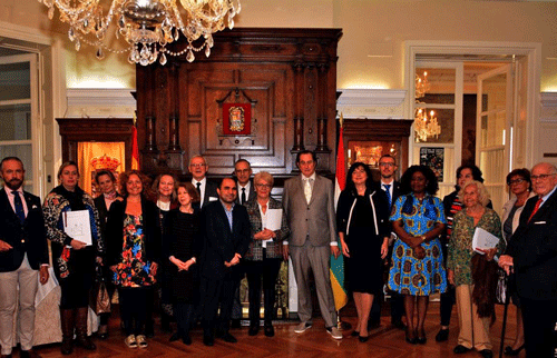 El jurado de los Premios escolares 2018, reunido en el Centro Riojano de Madrid.