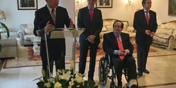 Kazajistán condecora a dos parlamentarios y al anterior embajador en Astaná