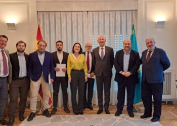 El Embajador de Kazajistán se reúne con periodistas españoles