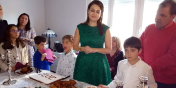 La Embajadora de Chipre celebra el Vasilopita entre amigos y colegas