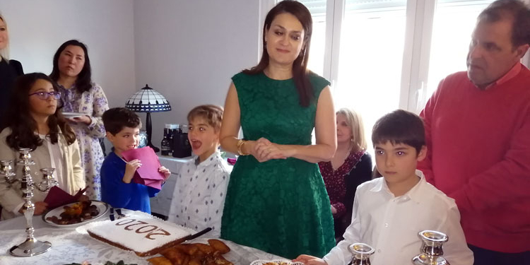 La Embajadora de Chipre celebra el Vasilopita entre amigos y colegas