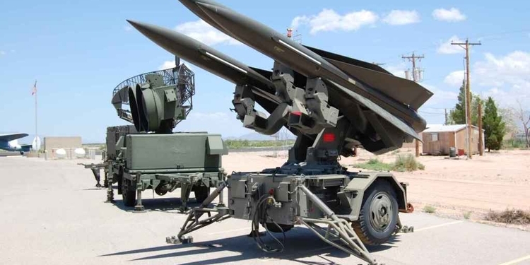 Sánchez empieza a entregar con discreción armamento a Ucrania pese a Podemos