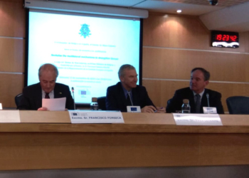 Francisco Fonseca, Director de la Representación de la Comisión Europea en España; Yves Leterme, ex Primer Ministro de Bélgica; y Marc Calcoen, Embajador de Bélgica en España. / Foto: AC