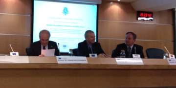 Francisco Fonseca, Director de la Representación de la Comisión Europea en España; Yves Leterme, ex Primer Ministro de Bélgica; y Marc Calcoen, Embajador de Bélgica en España. / Foto: AC