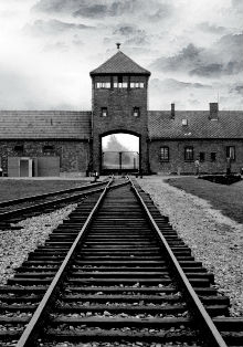 El Centro Sefarad muestra la memoria de Auschwitz-Birkenau en fotos